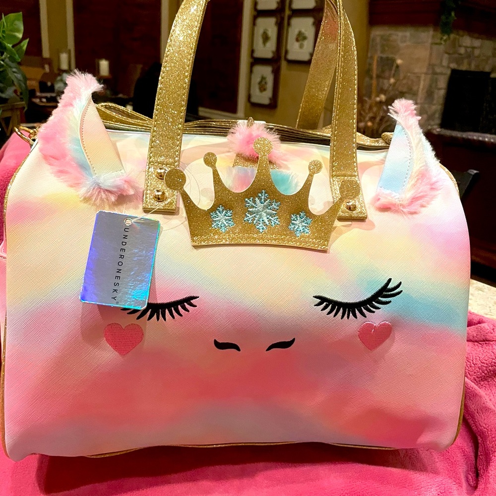 Kids travel bag with side pockets just beautiful